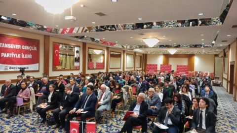 İZMİR ÖNCÜ GENÇLİK’TEN GÖRKEMLİ KURULTAY