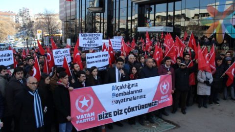ÖNCÜ GENÇLİK ABD ELÇİLİĞİ ÖNÜNDE MEYDAN OKUDU: “BÜYÜK MİLLETİMİZ DİZ ÇÖKMEYECEK”