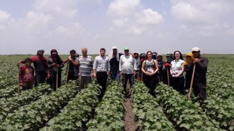 VATAN’IN GENÇ ADAYLARINDAN MEVSİMLİK TARIM İŞÇİLERİNE ZİYARET