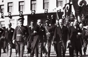 ÖZGÜR BURSALI YAZDI: MASALLAR VE İMZALAR