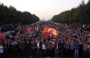 SEZER ÖZSEVEN YAZDI: MİLLİ DALGANIN DOĞAL HEDEFİ