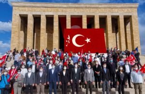 FERDİ TANHAN YAZDI: GENÇLİĞİN MAYASINDA AYDINLIK VAR!